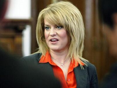 «Φούρια» από τη Θεοδώρα Τζάκρη για το ερ...