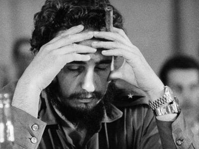 Γιατί ο Φιντέλ Κάστρο φορούσε πάντα δύο ...