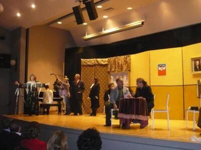 Αγρίνιο: Αλληλεγγύη από σκηνής με το έργ...