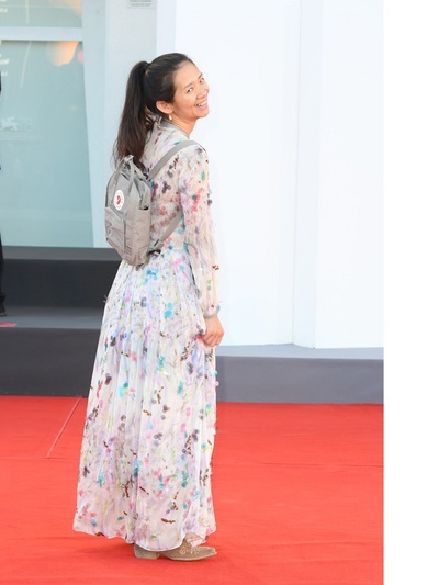 Kλόε Ζάο με Armani