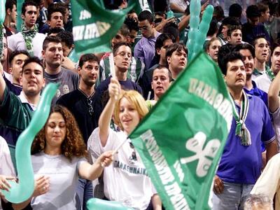 Τώρα: Πορεία φιλάθλων του ΠΑΟ στο κέντρο...