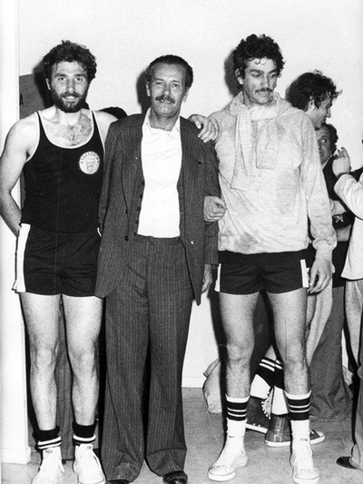 Ο Κώστας και ο Τάκης με τον αείμνηστο Πα...