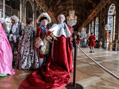 Διασκέδασαν όπως η Μαρία Αντουανέτα σε π...