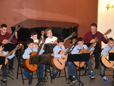 «6 ΧΟΡΔΕΣ ΜΙΑ ΟΡΧΗΣΤΡΑ» ΤΗΝ ΤΕΤΑΡΤΗ ΣΤΟ ...