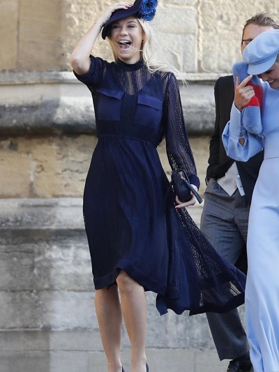 ΤΣΕΛΣΙ ΝTΕΙΒΙ ΜΕ CHLOE