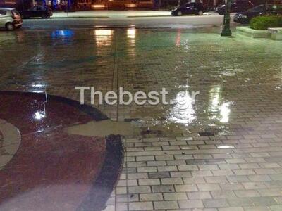 Πάτρα: Εσπασε αγωγός της ΔΕΥΑΠ στο κέντρ...