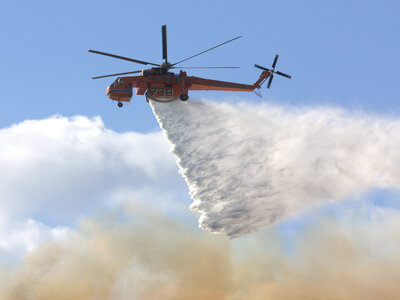 Μεγάλη φωτιά στη Μάνη - Απομακρύνθηκαν λουόμενοι