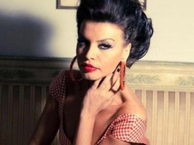 Η Νίνα Λοτσάρη ζητάει 1 εκατομμύριο ευρώ...