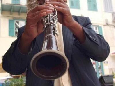 Μπήκε στο μπαρ φορτωμένος με... "ευ...