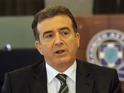 Τροχαία παράβαση από τον Μιχάλη Χρυσοχοϊ...