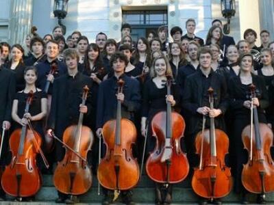 Απόψε στην πλατεία της παραλίας Σελιανιτ...