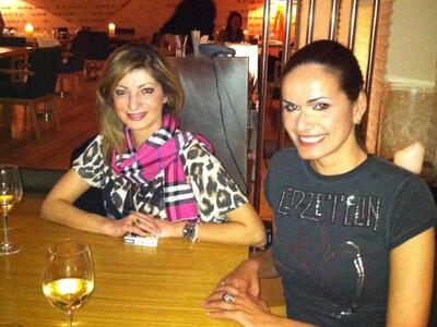 Στο Ab Fab με την Βίβιαν Σαμούρη η Κάλι Τσιλίδου 