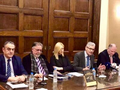 ΔΕΙΤΕ ΦΩΤΟ από την παρουσίαση του βιβλίο...