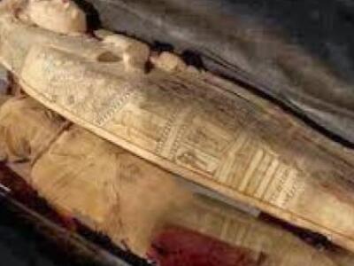 Αίγυπτος: Αρχαιολόγοι ανακάλυψαν μια μού...