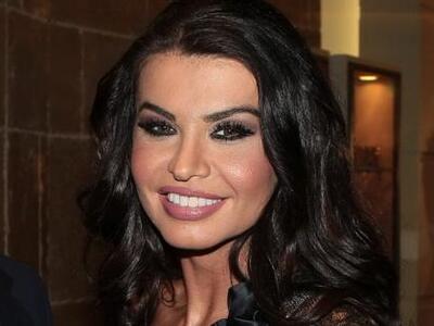 H νέα αρχή και τα "καυτά" φιλι...