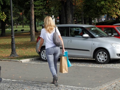 Πάτρα: Της άρπαξαν την τσάντα καταμεσής του δρόμου