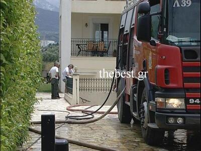 Πάτρα: Φωτιά με εκρήξεις σε υπόγειο μονο...