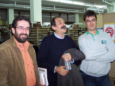 Ο Β. Χατζηλάμπρου με τον υποψήφιο περιφε...