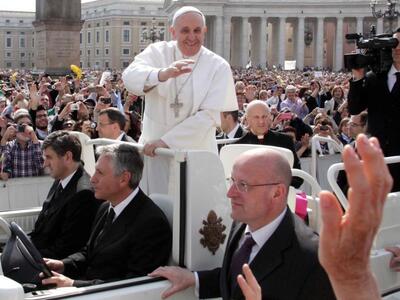 Ο Πάπας απλουστεύει τη διαδικασία των διαζυγίων 