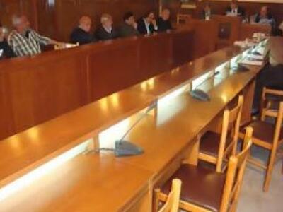 Άφησαν το δημοτικό συμβούλιο για να πάνε...