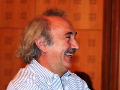 Με μια εβδομάδα καθυστέρηση ορκίστηκε ο ...