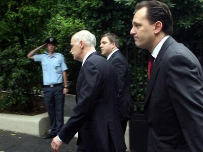 "Αγανακτισμένος" ο Παπανδρέου,...