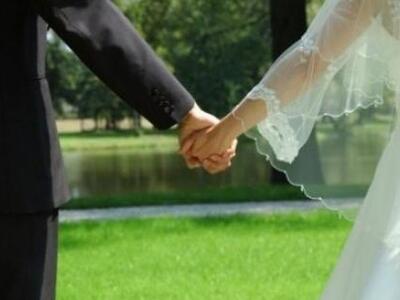 Παντρεύτηκε από έρωτα ... κάνει συνοικέσια!