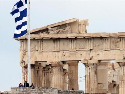 U.S President Barack Obama (2nd L) visit...