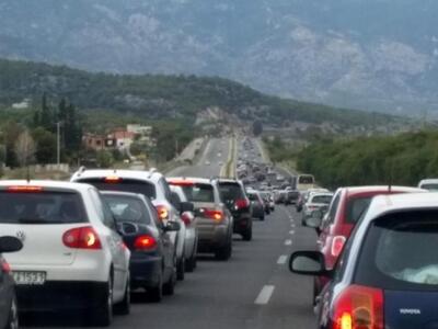 Κάθε κατεργάρης στον πάγκο του- Με ρυθμο...