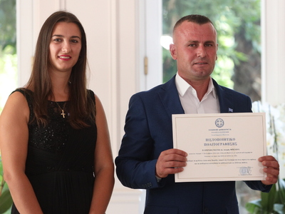 Η ελληνική ιθαγένεια απονεμήθηκε τιμητικ...