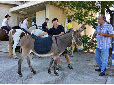 Πήγαν έφιπποι να ψηφίσουν - Δείτε ΦΩΤΟ