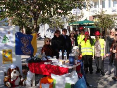 Χαρίζουν ζεστασία και χαμόγελα στα παιδι...