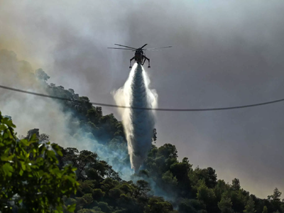 Φωτιά στην Κορινθία: Μάχη με τις αναζωπυ...