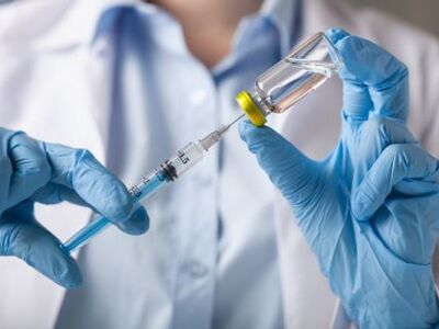 Εμβόλιο: Ορόσημο με 100.000 εμβόλια σήμε...