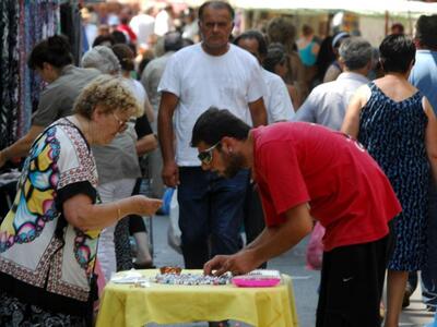 Πάτρα:Άδειες σε μικροπωλητές για να στήσ...