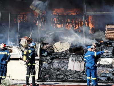 Κορωπί: Έσβησε η φωτιά στο κατάστημα με είδη κήπου