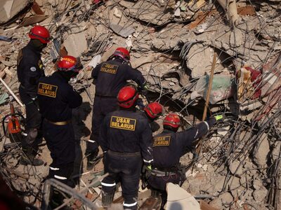 Σεισμός στην Τουρκία: Διέσωσαν από τα χα...