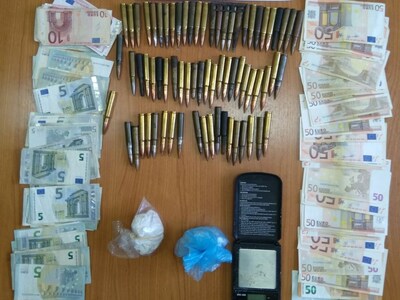 Αγρίνιο: Είχε στο σπίτι του ναρκωτικά και όπλα