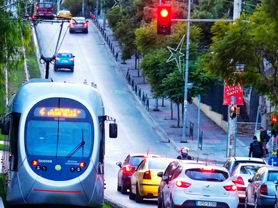 Το τραμ παρέσυρε και τραυμάτισε 65χρονο