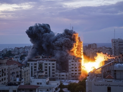 Μέση Ανατολή: Το Ισραήλ χτυπά στρατιωτικ...