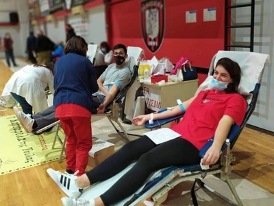 Μεγάλη συμμετοχή στην εθελοντική αιμοδοσ...