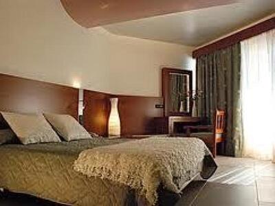 Σημαντική μείωση διανυκτερεύσεων στα Ξεν...