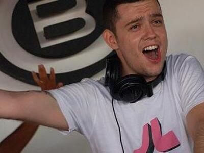 O γνωστός d.j V-Sag από τη Λάρισα θα παί...