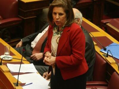 Eύη Χριστοφιλοπούλου: Εκτός τόπου και χρ...