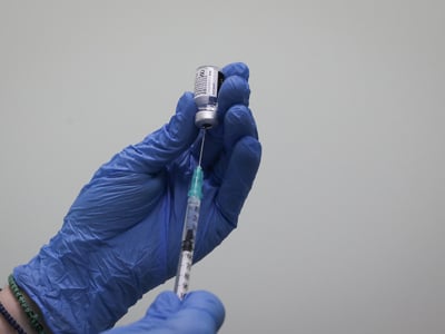 FDA: Εγκρίθηκε πλήρως το εμβόλιο της Moderna 
