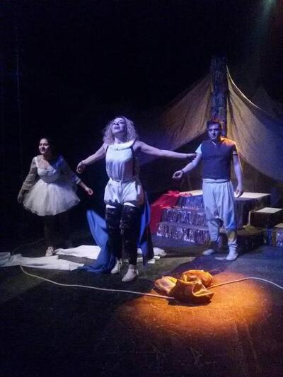 Σκηνή από την παιδική παράσταση στο Λιθο...