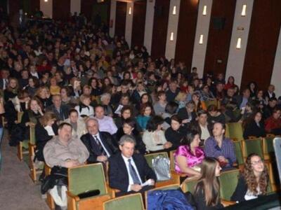 Δείτε καρέ καρέ την στιγμιότυπα από την ...