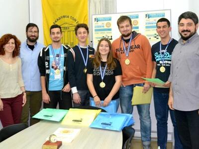 Τα ονόματα είναι: από αριστερά προς δεξι...