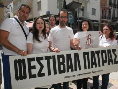 Ο κ. Ανδριόπουλος πλαισιωμένος από τους ...