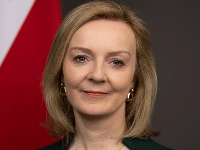 Λιζ Τρας: Αναγκάστηκε να πληρώσει με δαν...